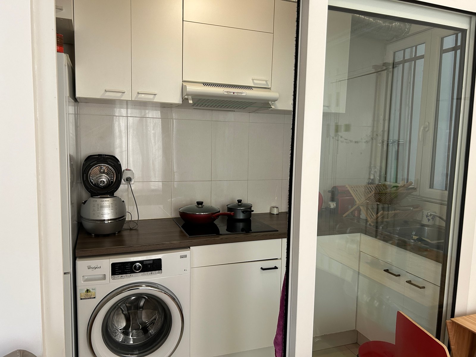 Coin cuisine avec lave-linge